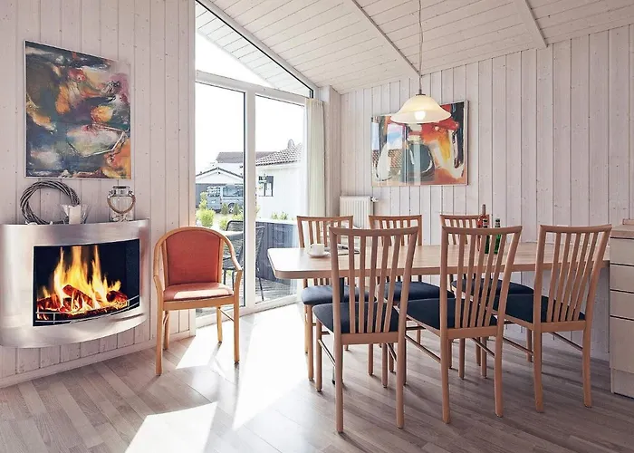 4 Person In Semesterbostad Grömitz